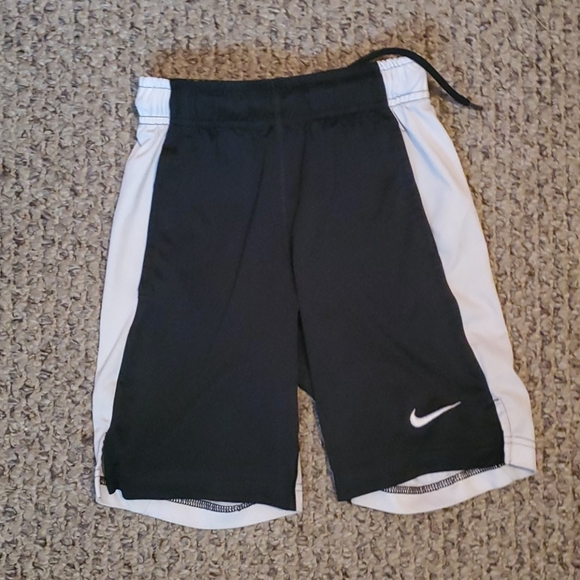 Nike high waisted shorts - Picture 8 of 9